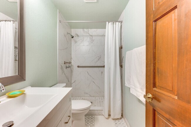 Building Photo - 1508 Harrison Ave