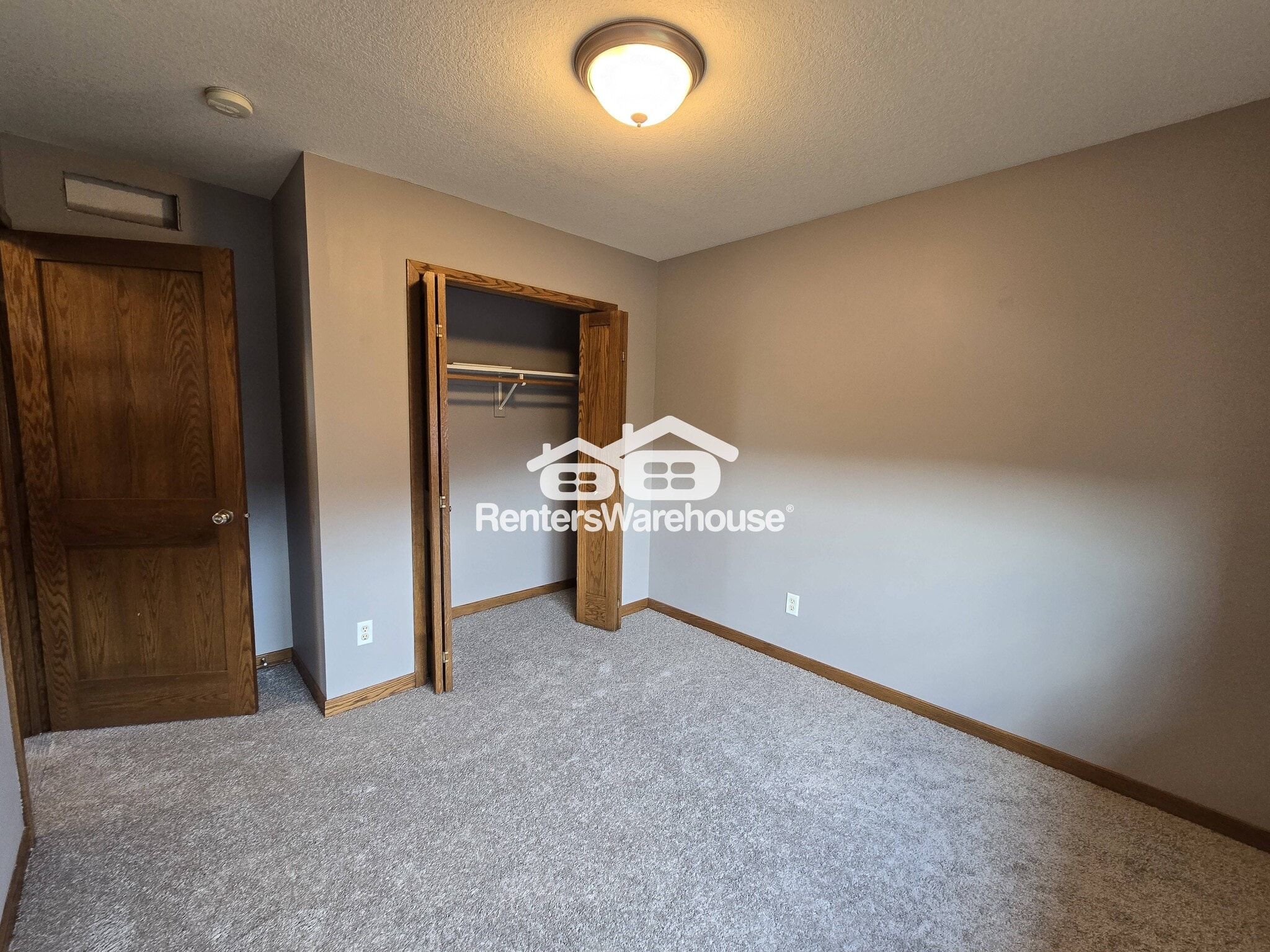 Building Photo - 930 Aspen Cir