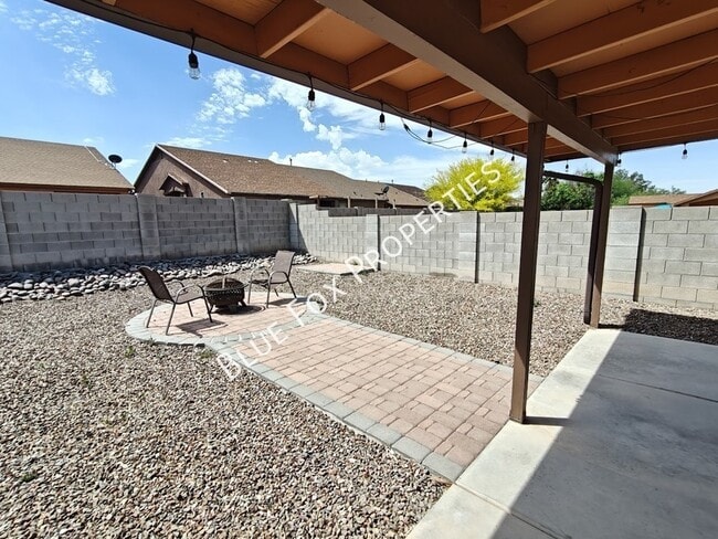 Building Photo - 2122 E Calle Arroyo Lindo