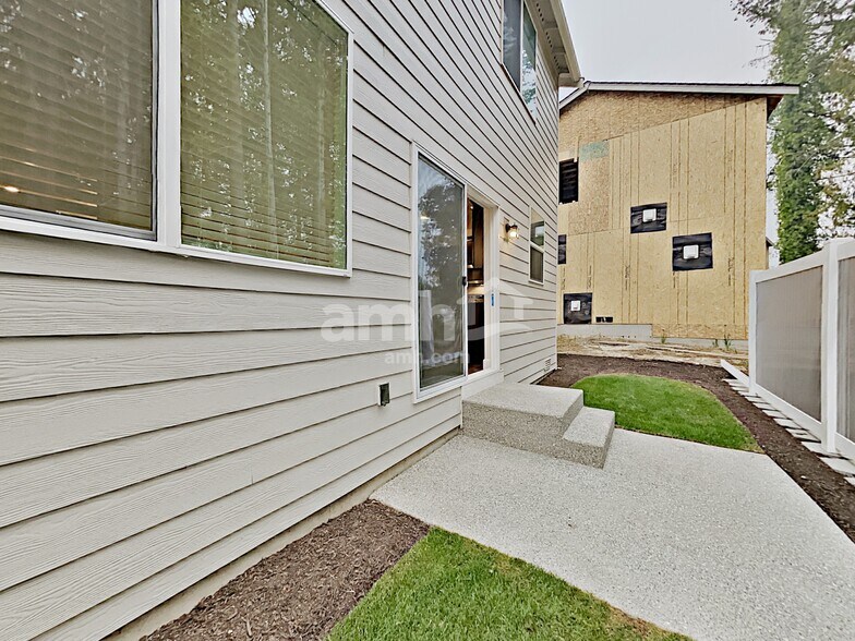 Building Photo - 2107 104th Dr SE