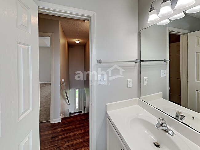 Building Photo - 1020 Ridgefield Circle