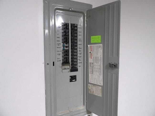 Building Photo - 123 Serena Way