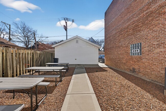 Building Photo - 5709 W Irving Park Rd