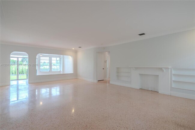Building Photo - 475 S Shore Dr
