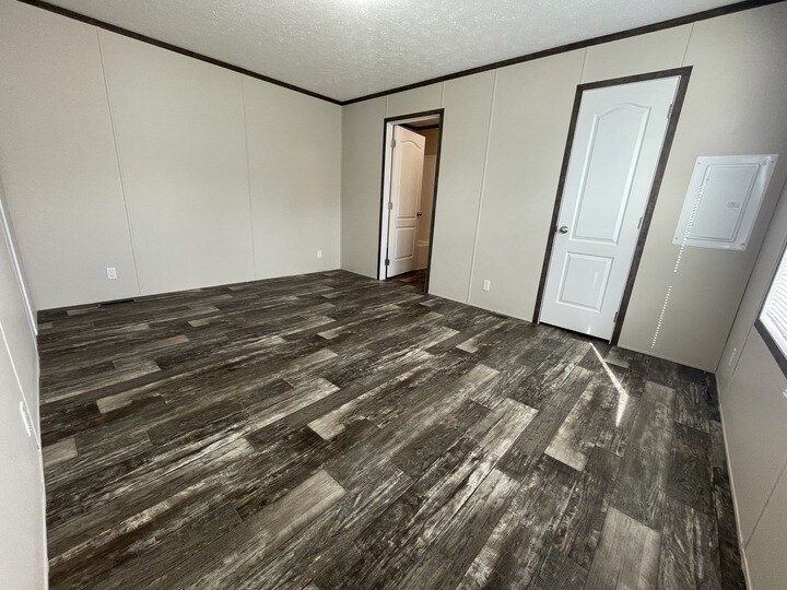 Building Photo - 16220 Frontenac Ave