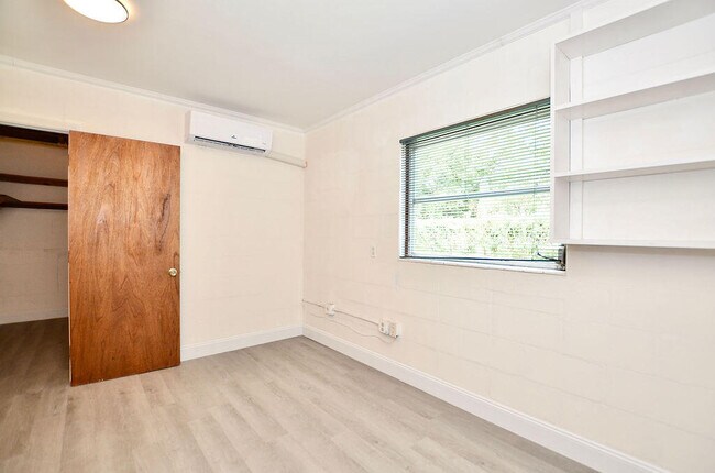 Building Photo - 505 Coconut Ave E