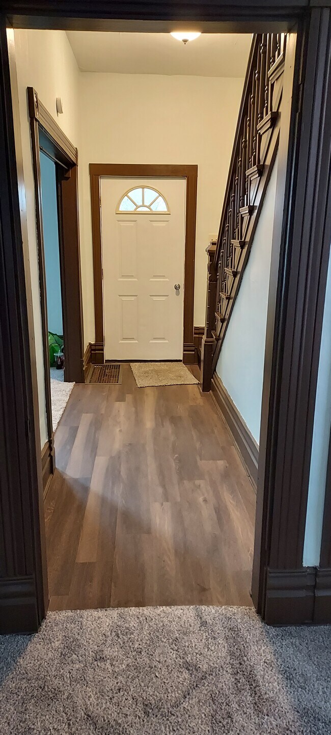 Building Photo - 518 4th St