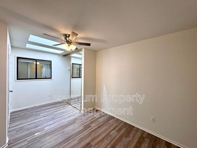 Building Photo - 27806 Hillpointe Dr