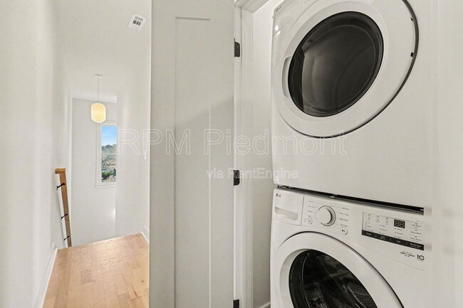 Building Photo - 1081 Hill St SE