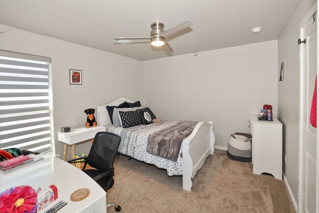 Building Photo - 3/2/2 Rental in the Meadows ~ 1743 Wesleyan!