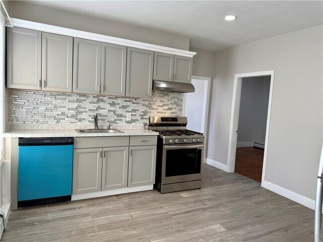 Building Photo - 1-59 Robin St