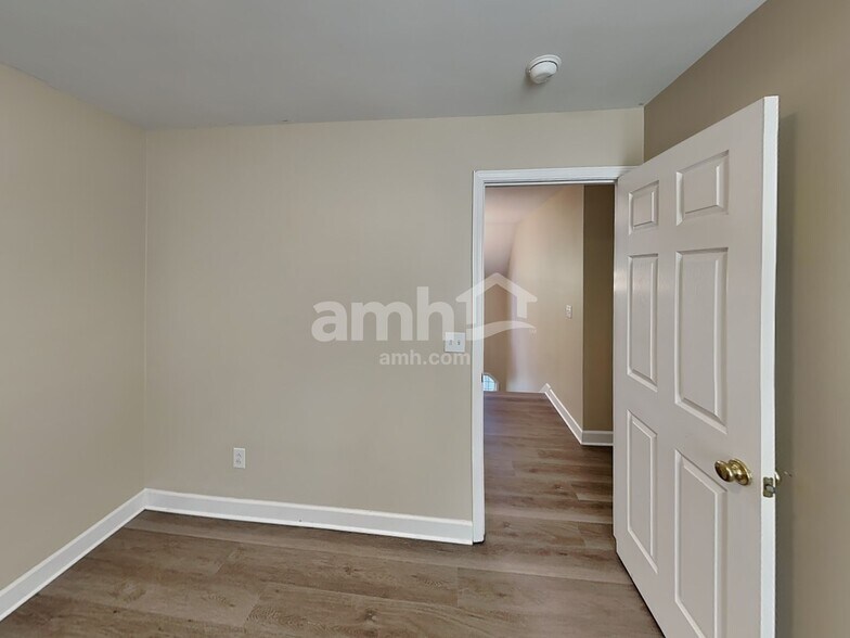 Building Photo - 7008 Masonboro Dr