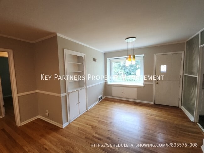Building Photo - 5122 Clark-