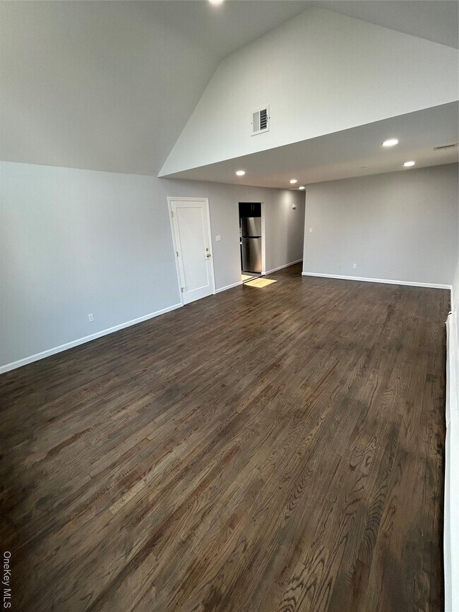 Building Photo - 14 2nd St