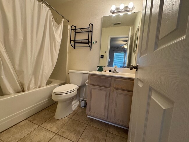 Building Photo - Available to Show