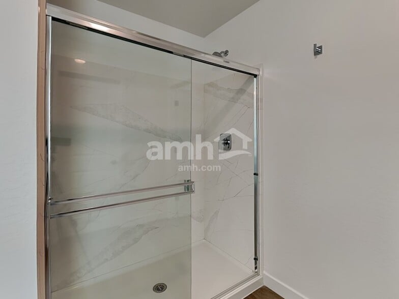 Building Photo - 9746 W Luxton Ln