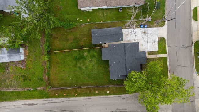 Building Photo - 601 Pearson Ave