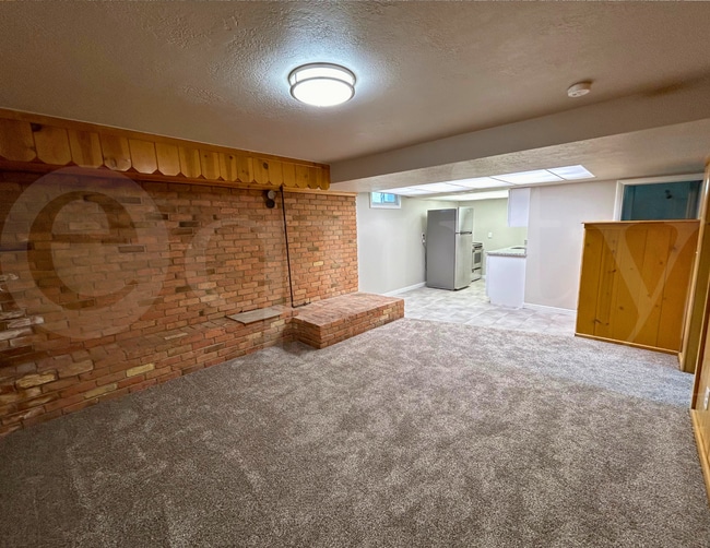 Building Photo - 105 E 500 N
