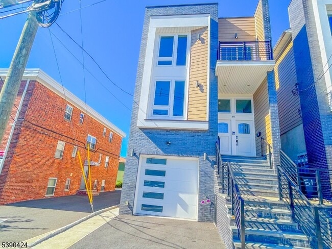 Primary Photo - 49 Rocco St
