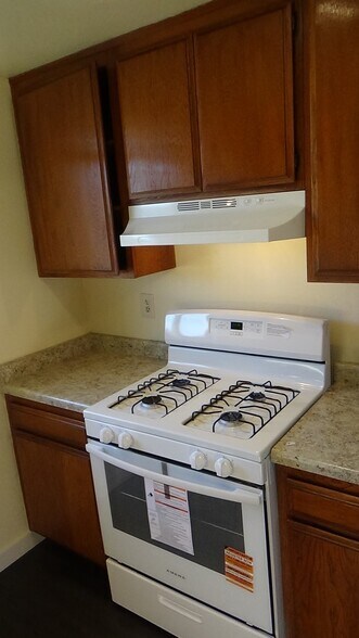 New Oven - 725 Summerwood Ln