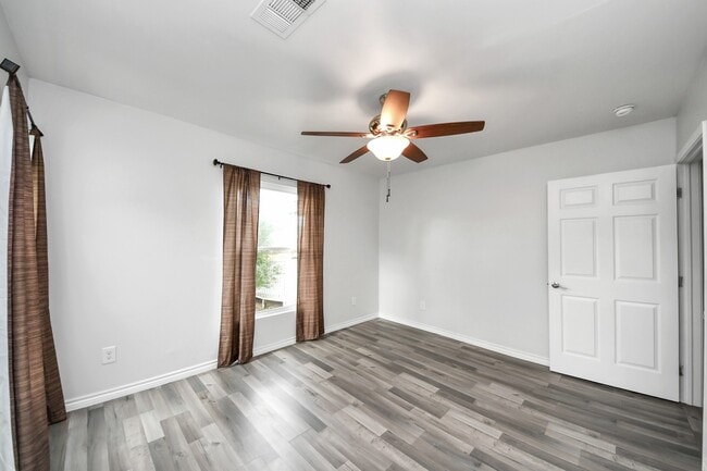 Building Photo - 3911 Anita St