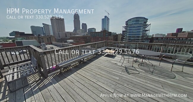 Building Photo - 1133 W 9th St