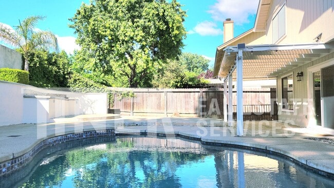 Building Photo - 413 Unity Ct