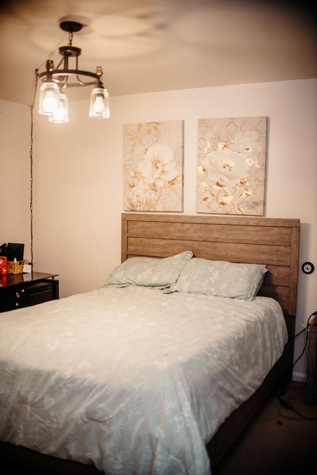 Building Photo - 16 Cranfield Ct