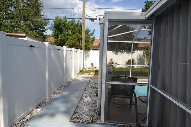 Building Photo - 1712 Suffolk Dr