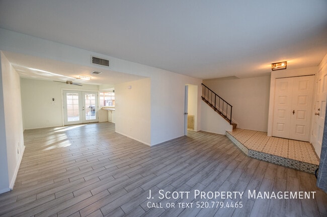 Building Photo - 1618 E Dunbar Dr