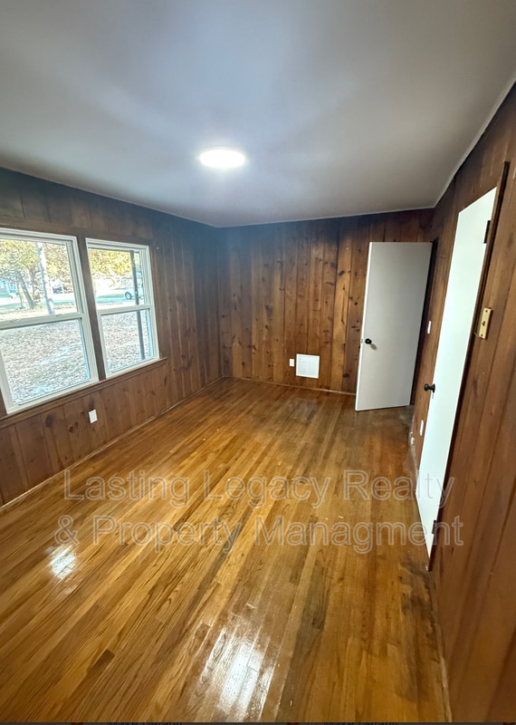 Building Photo - 904 Marsh St