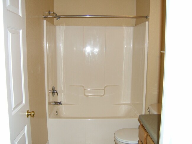 Building Photo - Spacious 1B/1B Unfurnished Condo near Beach in the Heart of Destin!