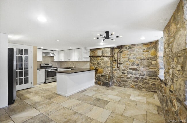 Building Photo - 29 S Eckar St