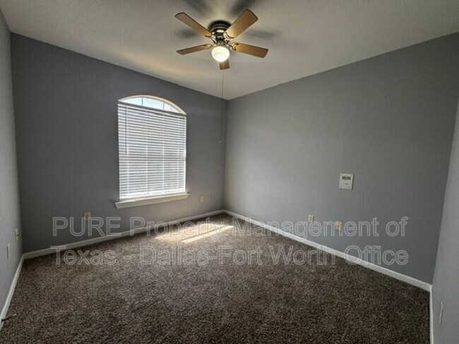 Building Photo - 400 W Glade Rd