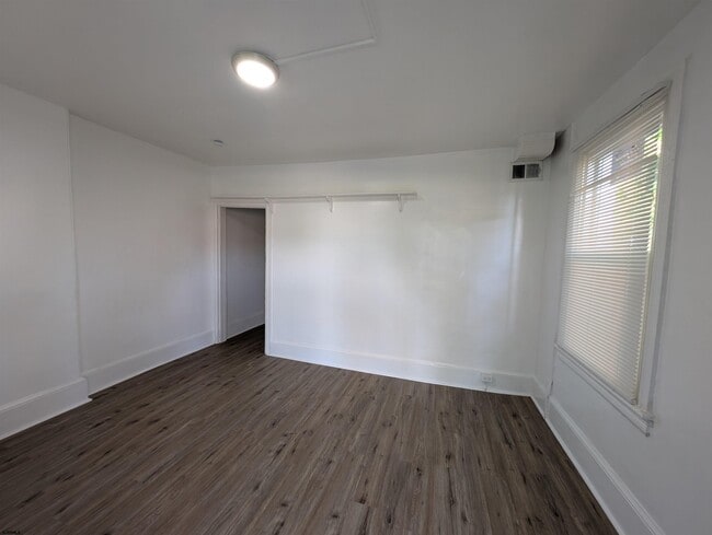 Building Photo - 904 Westcoat Pl