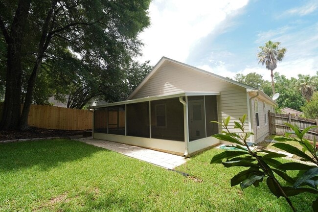 Building Photo - 2029 Ascot Way