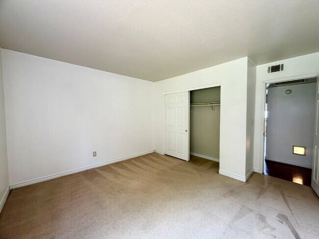 Building Photo - LAS VEGAS GUARD-GATED CONDO FOR RENT | 2 BEDROOM DOWNSTAIRS UNIT | BELLA VITA COMMUNITY