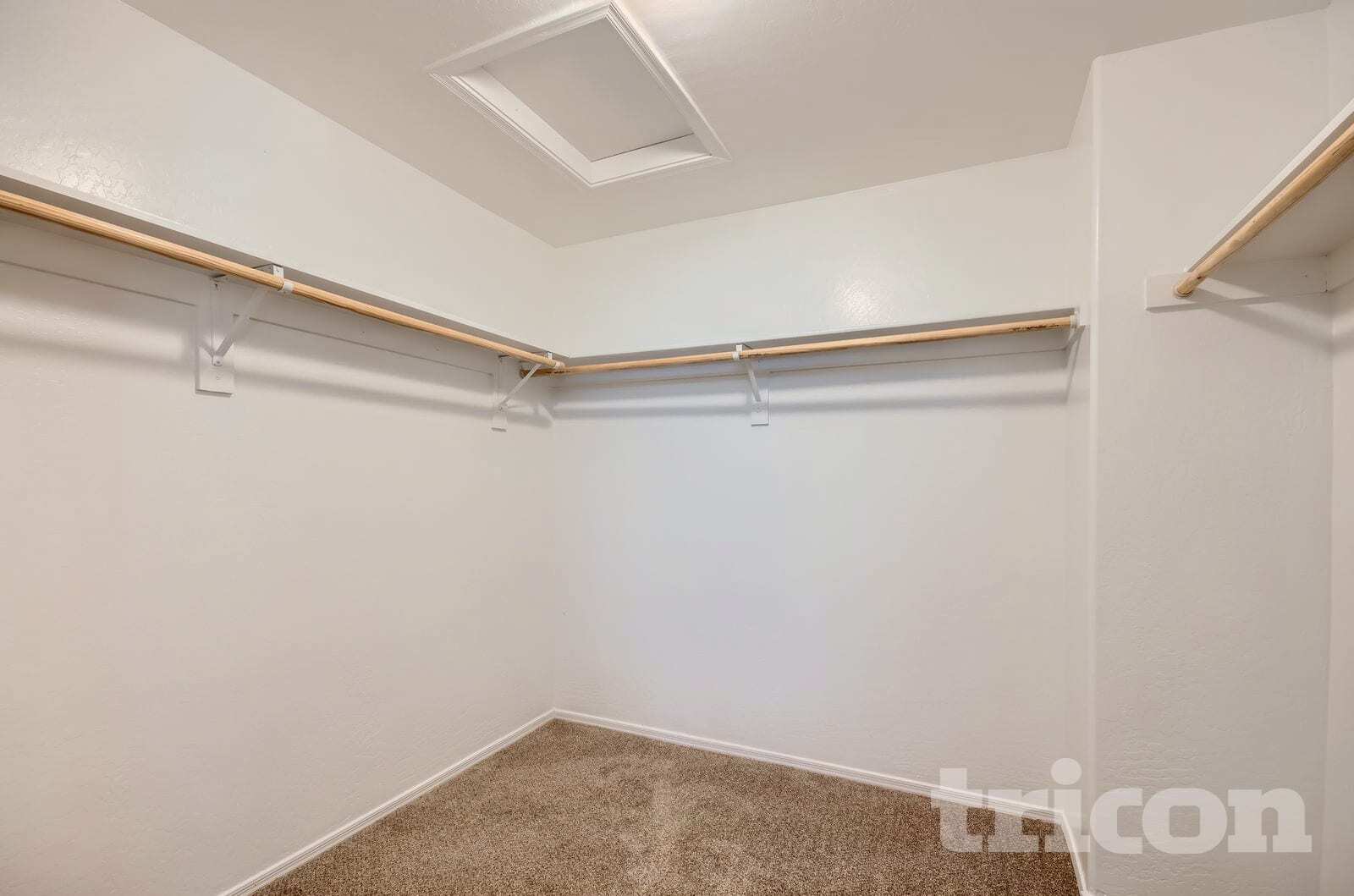 Building Photo - 13301 E Primrose Ln