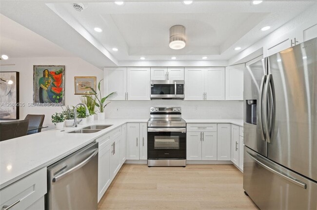 Building Photo - 5100 N Ocean Blvd