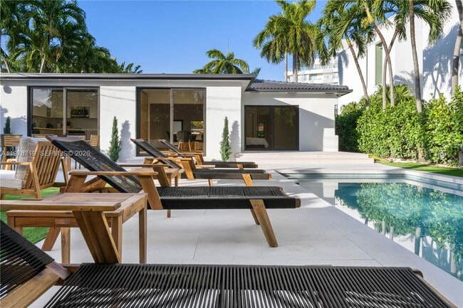 Building Photo - 900 W 47th Ct