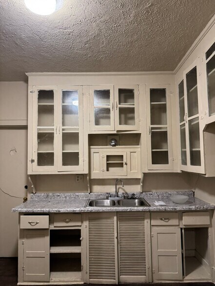 Building Photo - 5036 Dailey Ave