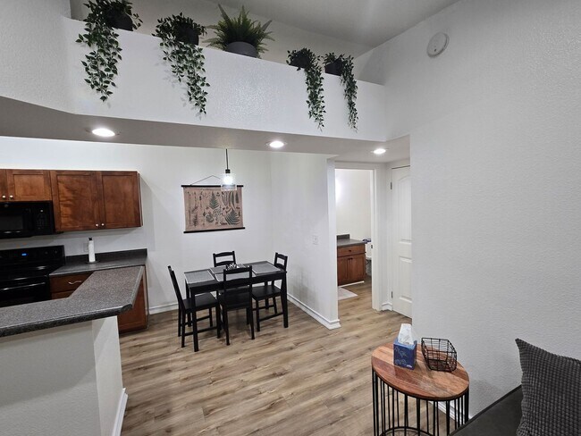 Building Photo - West-Flagstaff Condo in the Arbors - 2 Bed, 2 Bath - Students OK! 1 Sm. Pet OK! Avail. July 10th!!