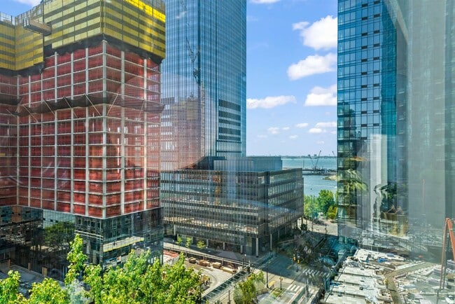 Building Photo - 77 Hudson St