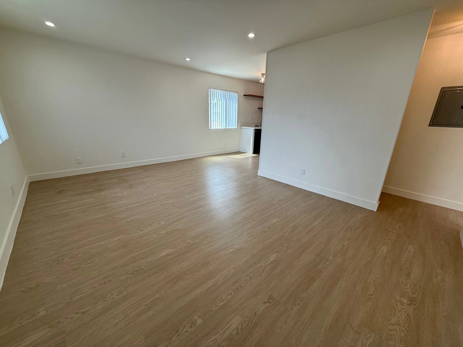 Building Photo - 3900 W 1st St