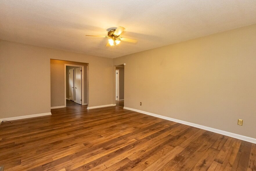 Building Photo - 3614 Missionaire Ave