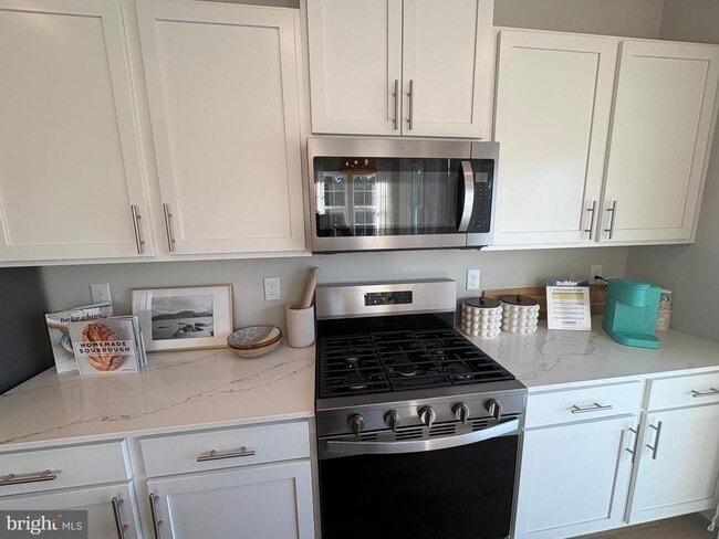 Building Photo - 13 Bay Breeze Dr