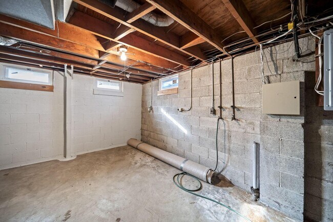 Building Photo - 1565 Garywood Ave