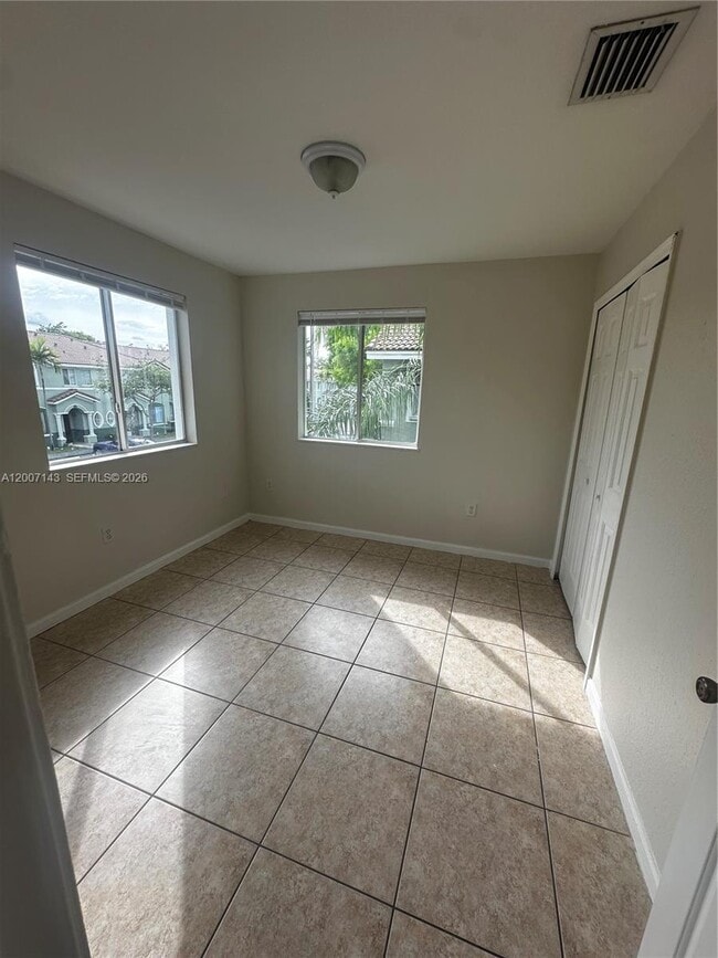 Building Photo - 2912 SE 15th Rd