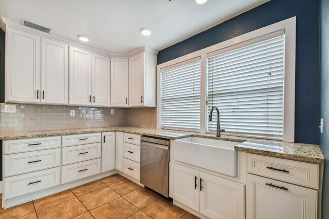 Building Photo - Riverside Heights Historic Bungalow!