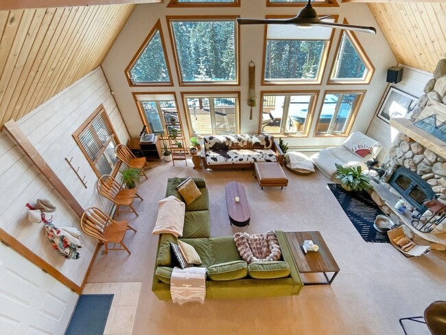 Building Photo - Luxury Home in the woods with unparalleled views! Garage! Pets Negotiable! Hot tub!